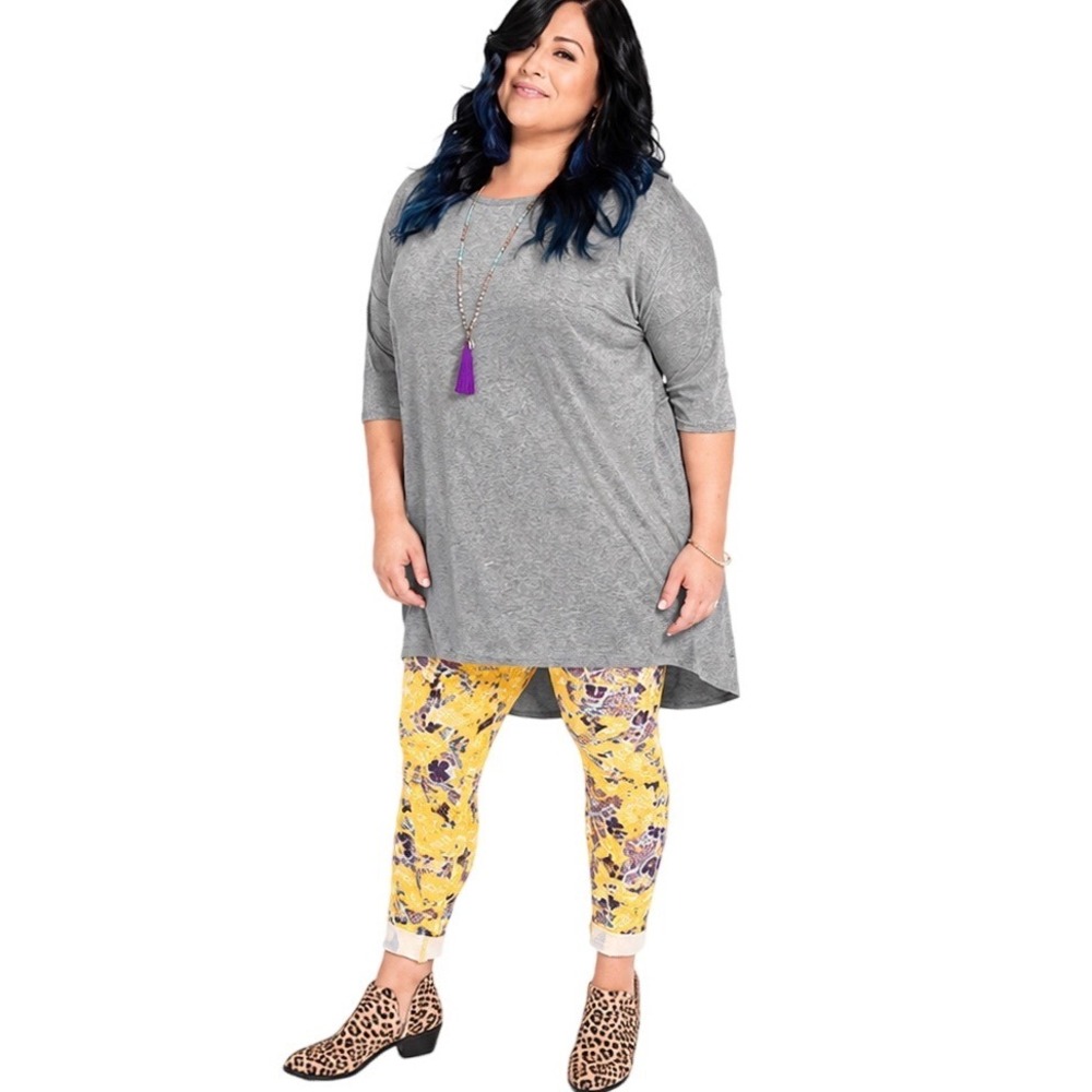 LuLaRoe Irma Tunic Top Gray White Micro Stripe High Low Hem Short Sleeve Medium